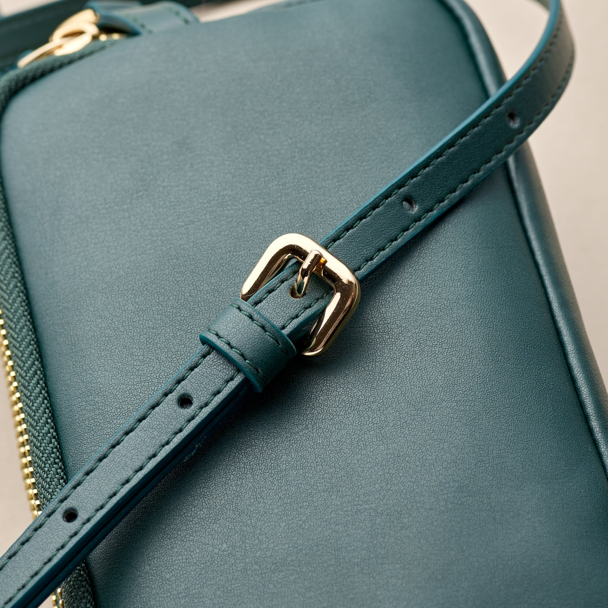 1 zip Meggie cross body bag